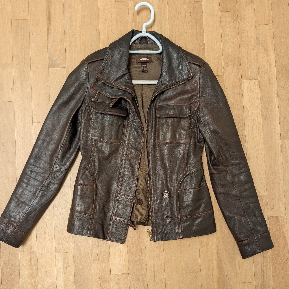 Vintage Danier Women's Chocolate Brown Leather Jacket Size 8-10 (Small)